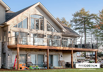 Patio sur deux étages par Patio Design inc.