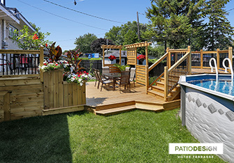 Patio avec piscine hors-terre par Patio Design inc.