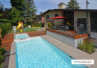 Patio avec piscine creusée par Patio Design inc.