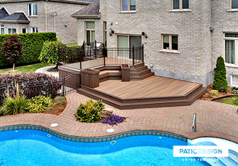 Patio avec piscine creusée par Patio Design inc.