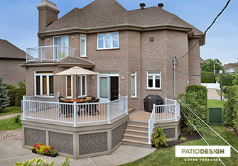 Patio with inground pool by Patio Design inc.