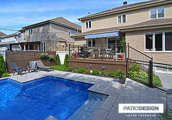 Patio avec piscine creusée par Patio Design inc.