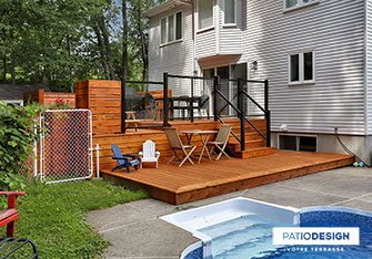 Patio avec piscine creusée par Patio Design inc.