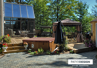 Patio avec SPA par Patio Design inc.